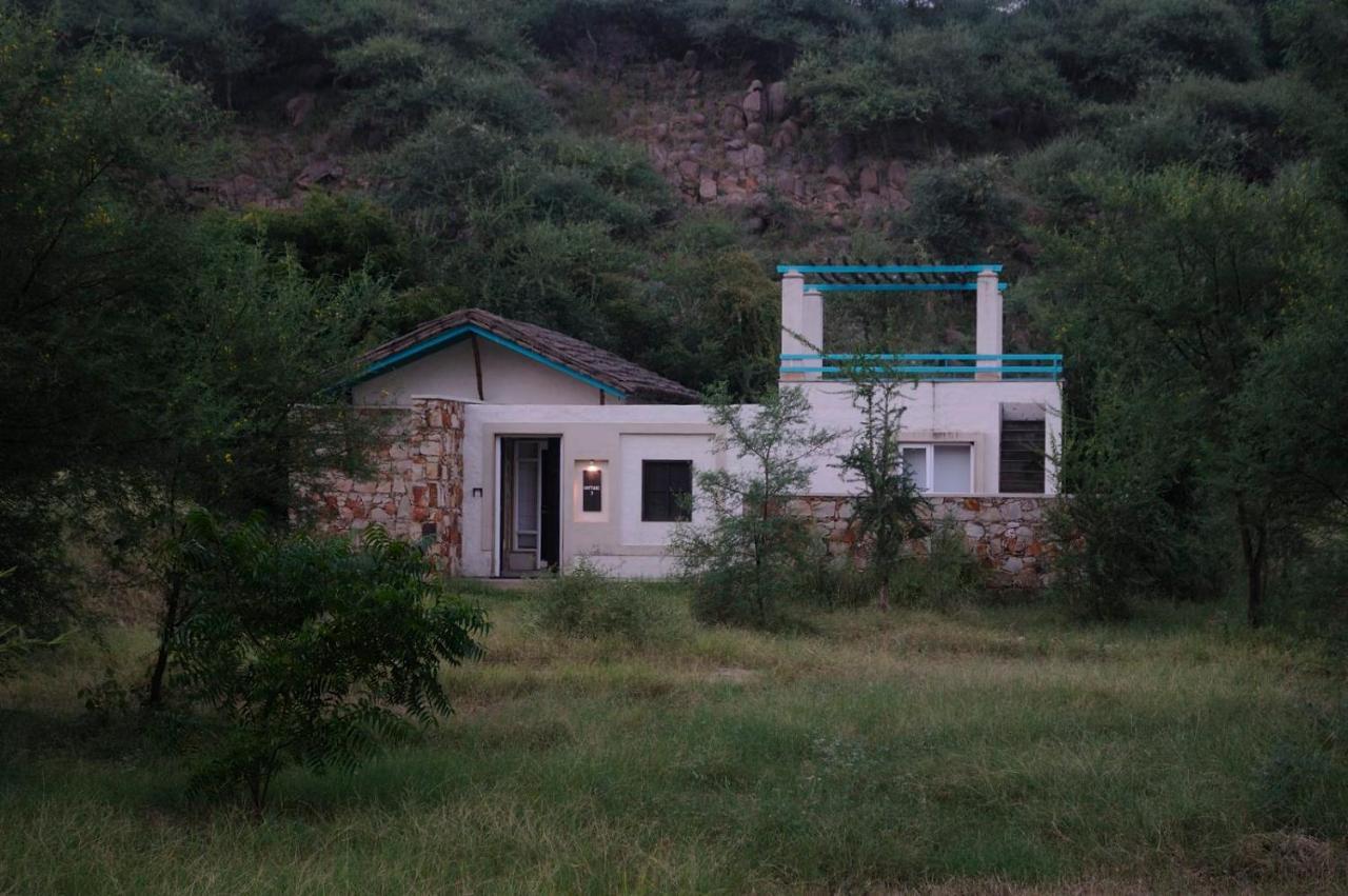ツリーズ N タイガーズ サリスカ ホテル Akbarpur エクステリア 写真
