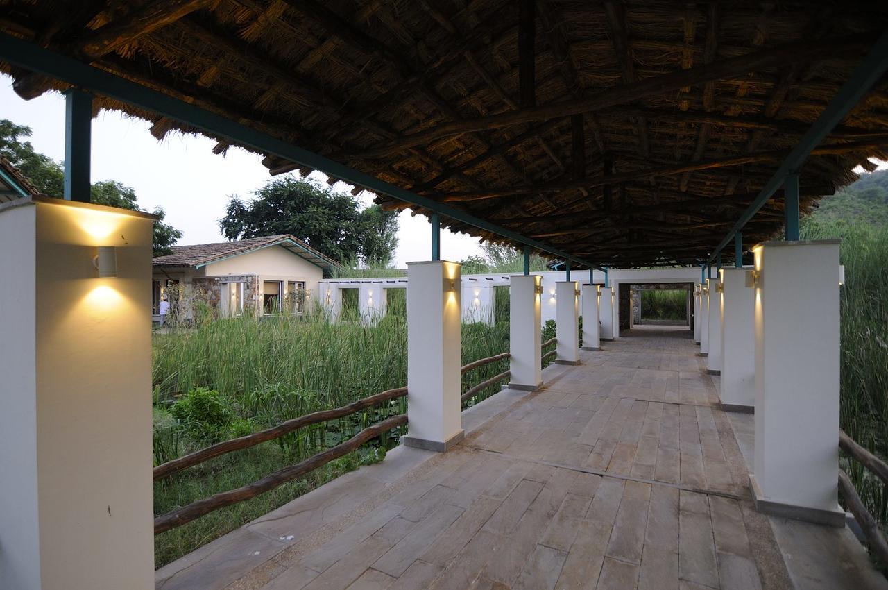 ツリーズ N タイガーズ サリスカ ホテル Akbarpur エクステリア 写真